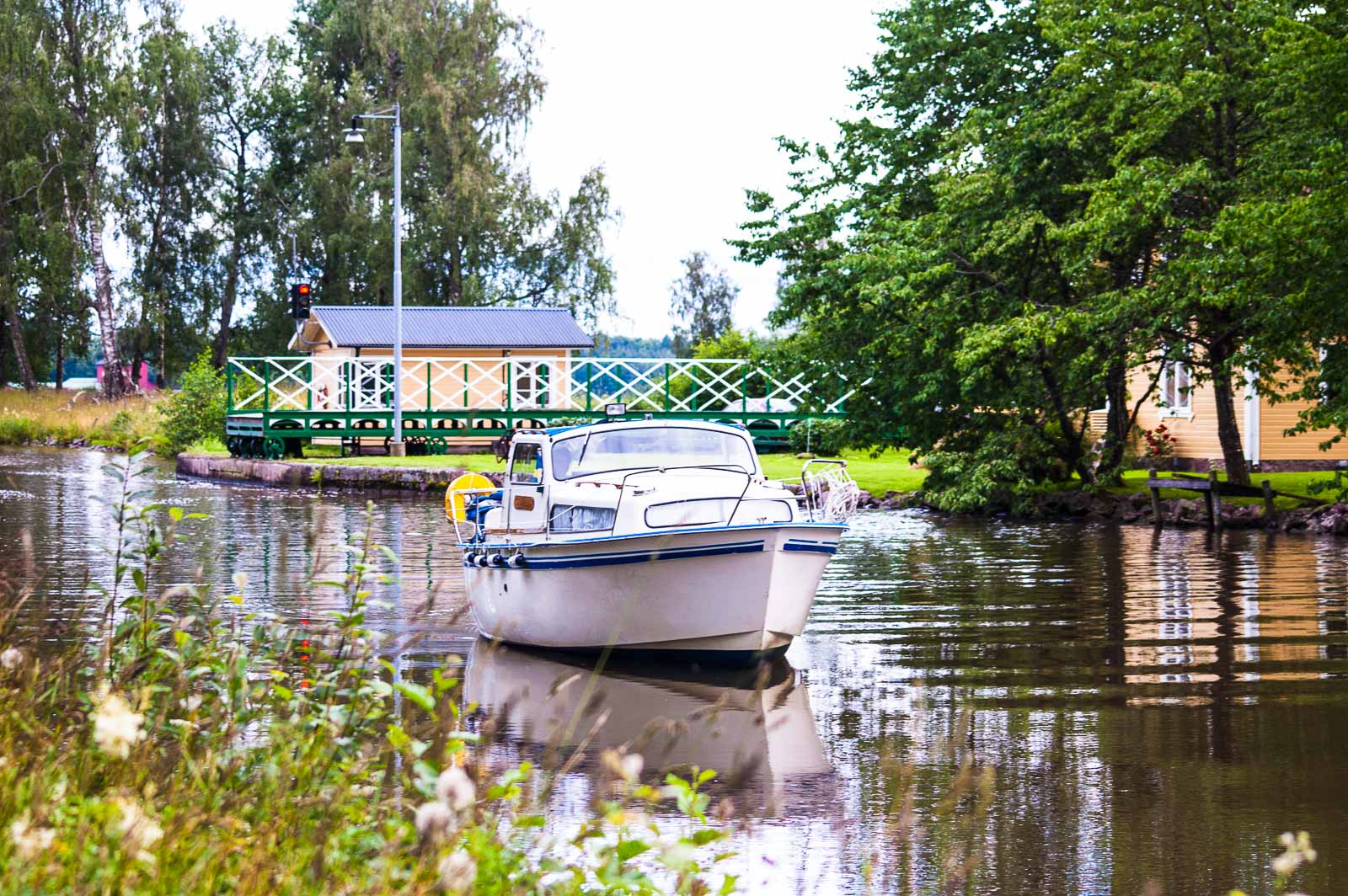 Motorboot huren op het Götakanaal